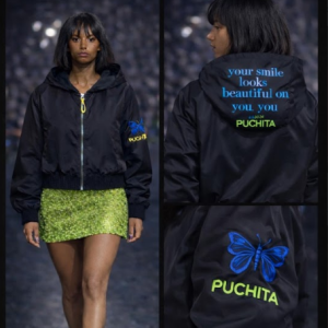 Chaqueta negra ligera con capucha PUCHITA BY PO.