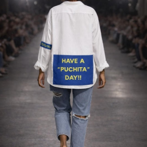 Camisa oversize blanca "Have a Puchita day" detalle azul PUCHITA BY PO.